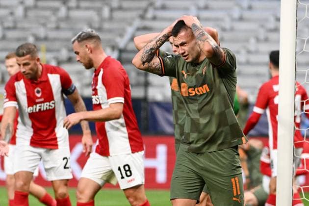 231004 Royal Antwerp FC vc FK Shakhtar Donetsk Oleksandr Zubkov of Shakhtar Donetsk looks dejected during a football game between Royal Antwerp FC and FK Shakhtar Donetsk on day 2 in Group H of the UEFA Champions League season 2023-2024 competition on October 4, 2023 in Antwerp, Belgium. (Photo by Maarten Straetemans Isosport) ANTWERP BELGIUM  Copyright: xx 408922