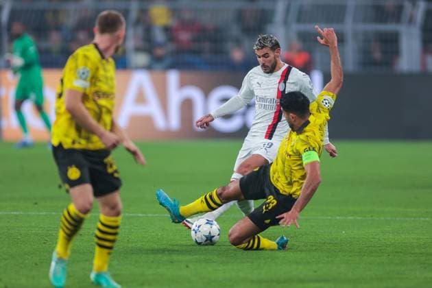 04.10.2023, Fussball, Saison 2023 2024, UEFA Champions League, Gruppenphase, Borussia Dortmund - AC Milan, v. l. Theo Hernandez (AC Milan), Emre Can (Borussia Dortmund), Dortmund Signal Iduna Park NRW Deutschland xRHR-FOTO DEx Copyright: DennisxEwert RHR-FOTOx RHR-FOTO DE