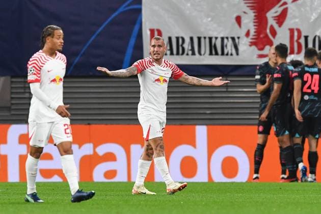 Fussball, Herren, Saison 2023 2024, UEFA Champions League (Gruppe G, 2. Spieltag), RB Leipzig - Manchester City, v. l. Xavi Simons (RB Leipzig) und David Raum (RB Leipzig) enttaeuscht, disappointed, 04.10. 2023, Copyright: xSebastianxRäppold MatthiasxKochx