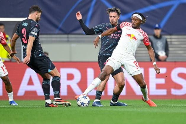 04.10.2023, Fussball, Champions League, 2. Spieltag, Saison 2023 2024, RB Leipzig - Manchester City, Ruben Dias (Manchester City), Jack Grealish (Manchester City), Mohamed Simakan (RB Leipzig) xRHR-FOTO TKx Copyright: RHR-FOTOx RHR-FOTO TK