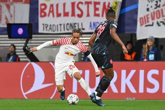 Fussball, Herren, Saison 2023 2024, UEFA Champions League (Gruppe G, 2. Spieltag), RB Leipzig - Manchester City, v. l. Xavi Simons (RB Leipzig) in Aktion, am Ball, Einzelaktion, controls the ball, 04.10. 2023, Copyright: xSebastianxRäppold MatthiasxKochx