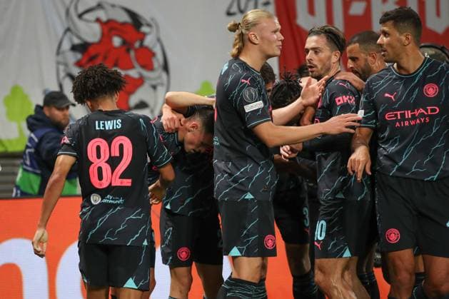 04.10.2023, xtgx, Fussball UEFA Champions League, RB Leipzig - Manchester City emspor, v.l. Phil Foden (Manchester City, 47) Jubel, Torjubel, jubelt ueber das Tor, celebrate the goal, celebration (DFL DFB REGULATIONS PROHIBIT ANY USE OF PHOTOGRAPHS as IMAGE SEQUENCES and or QUASI-VIDEO) Leipzig