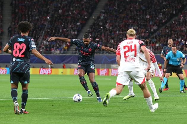 Champions League: RB Leipzig vs. Manchester City, 04.10.23 Manuel Akanji (25, Manchester City) Fussball, UEFA Champions League, Saison 2023 2024: RB Leipzig vs. Manchester City am 04.10.23 in der Red Bull Arena, Leipzig. DFL REGULATIONS PROHIBIT ANY USE OF PHOTOGRAPHS AS IMAGE SEQUENCES AND OR QUASI-VIDEO. Copyright: xBEAUTIFULxSPORTS JanxKaeferx