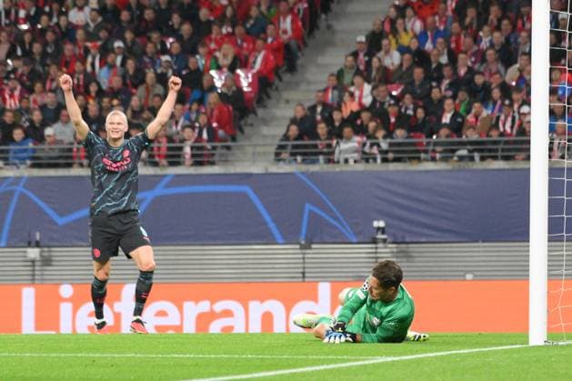 Janis Blaswich (Torwart, RB Leipzig) geschlagen, Erling Haaland (Manchester City) li., bejubelt das 0:1. RB Leipzig vs. Manchester City, Fussball, Champions League, Vorrunde, 2. Spieltag, Saison 2023 2024, 04.10.2023 RB Leipzig vs. Manchester City, Fussball, Champions League, Vorrunde, 2. Spieltag, Saison 2023 2024, 04.10.2023 Leipzig Copyright: xEibner-Pressefoto BertxHarzerx EP_BHR