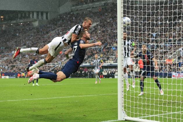 Newcastle United v Paris Saint-Germain 04 October 2023, Newcastle upon Tyne - UEFA Champion™s League football - Group F - Newcastle United v Paris Saint-Germain. Dan Burn of Newcastle United scores their second goal (photo by Daniel Chesterton) Newcastle upon Tyne UK Copyright: xDanielxChestertonxOffside