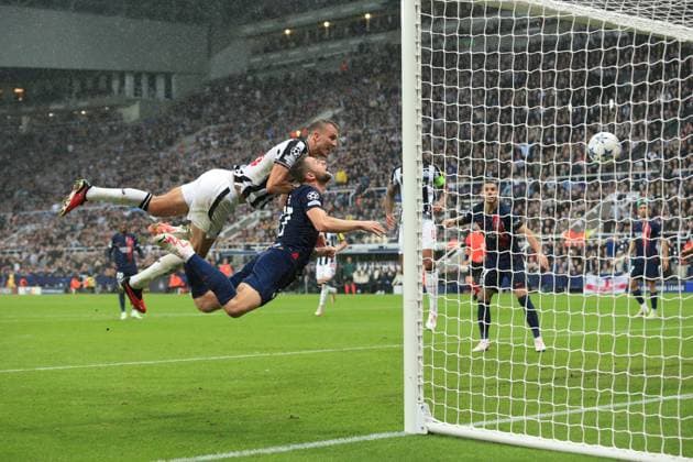 Newcastle United v Paris Saint-Germain 04 October 2023, Newcastle upon Tyne - UEFA Champion™s League football - Group F - Newcastle United v Paris Saint-Germain. Dan Burn of Newcastle United scores their second goal (photo by Daniel Chesterton) Newcastle upon Tyne UK Copyright: xDanielxChestertonxOffside