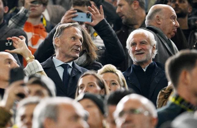 Bilder des Jahres 2023, Sport 10 Oktober Sport Themen der Woche KW40 Sport Bilder des Tages Rudi Völler (DFB Sportdirektor), re., mit Geschaeftsführer Hans Joachim Watzke (Borussia Dortmund) 04.10.2023, Fussball Champions League, Saison 2023 2024, Vorrunde, 2. Spieltag, Borussia Dortmund - AC Mailand Dortmund Signal Iduna Park Nordrhein Westfalen Deutschland *** Rudi Völler DFB sports director , re , with managing director Hans Joachim Watzke Borussia Dortmund 04 10 2023, Football Champions League, season 2023 2024, preliminary round, 2 matchday, Borussia Dortmund AC Milan Dortmund Signal Iduna Park Nordrhein Westfalen Germany Team2