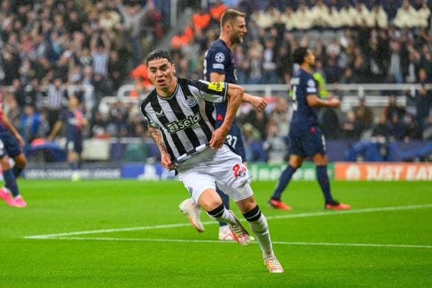 Newcastle United v Paris Saint-Germain Champions League 04 10 2023 GOAL 1-0 Miguel Almiron of Newcastle scores the opening goal during the Champions League match between Newcastle United and Paris Saint-Germain at St. James Park, Newcastle, England on 4 October 2023. Newcastle St. James s Park Tyne and Wear England Editorial use only , Copyright: xMalcolmxMackenziex PSI-18154-0012