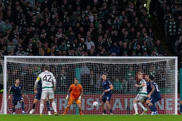 Celtic v SS Lazio Champions League 04 10 2023. Liam Scales of Celtic FC watches s the ball bounces away from him in front of goal during the Champions League match between Celtic and SS Lazio at Celtic Park, Glasgow, Scotland on 4 October 2023. Editorial use only , Copyright: xColinxPoultneyx PSI-18177-0013