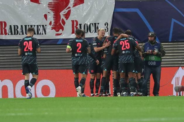 04.10.2023, xgox, Fussball UEFA Champions League, RB Leipzig - Manchester City emspor, v.l. Jubel nach dem 0:1 durch Phil Foden (Manchester City, 47) (DFL DFB REGULATIONS PROHIBIT ANY USE OF PHOTOGRAPHS as IMAGE SEQUENCES and or QUASI-VIDEO) Leipzig