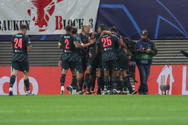 04.10.2023, xgox, Fussball UEFA Champions League, RB Leipzig - Manchester City emspor, v.l. Jubel nach dem 0:1 durch Phil Foden (Manchester City, 47) (DFL DFB REGULATIONS PROHIBIT ANY USE OF PHOTOGRAPHS as IMAGE SEQUENCES and or QUASI-VIDEO) Leipzig