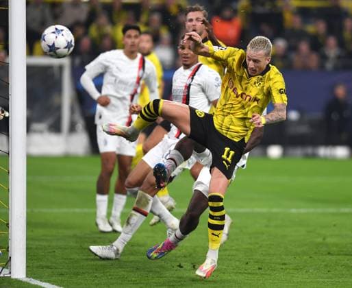 04.10.2023, Dortmund, Germany, Signal-Iduna-Park, Borussia Dortmund vs AC Milan - UEFA Champions League 2023 2024 - Group F, Marco Reus (Borussia Dortmund) in Aktion, am Ball, Einzelaktion (Foto Ralf Treese) Dortmund Signal-Iduna-Park North Rhine-Westphalia Germany