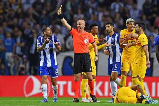 4th October 2023: Dragao Stadium, Porto, Portugal; Champions League Football, Porto versus FC Barcelona, Barca Referee Anthony Taylor (ENG), gives a yellow card toAlan Varela of Porto  ActionPlus12561477 DanielxCastro
