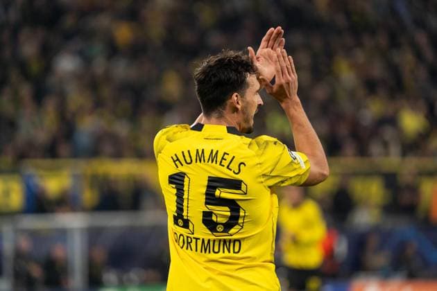 GER, Champions League BV Borussia Dortmund vs AC Mailand Milan 04.10.2023, Signal Iduna Park, Dortmund, GER, Champions League BV Borussia Dortmund vs AC Mailand Milan Im Bild: Mats Hummels (BV Borussia Dortmund, 15) klatscht in die Hände, jubelt