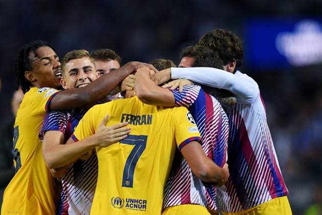 Estadio do Dragao Barcelona players celebrate Ferran Torres goal during the match between Porto and Barcelona, in the 2nd round of Group H of the 2023 2024 UEFA Champions League at Estadio do Dragao this Wednesday, 04. 30761 (Daniel Castro SPP) Copyright: xDanielxCastrox xSPPx spp-en-DaCa-DVC_2653