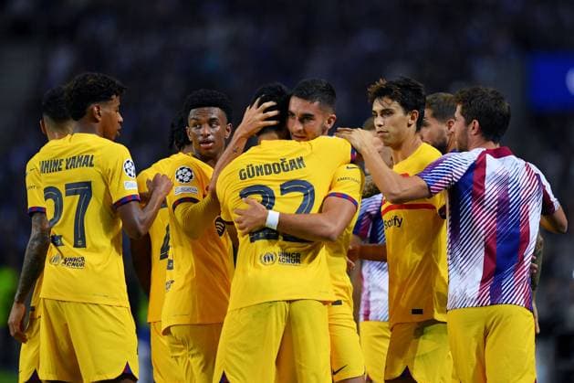 Estadio do Dragao Barcelona players celebrate Ferran Torres goal during the match between Porto and Barcelona, in the 2nd round of Group H of the 2023 2024 UEFA Champions League at Estadio do Dragao this Wednesday, 04. 30761 (Daniel Castro SPP) Copyright: xDanielxCastrox xSPPx spp-en-DaCa-DVC_2660