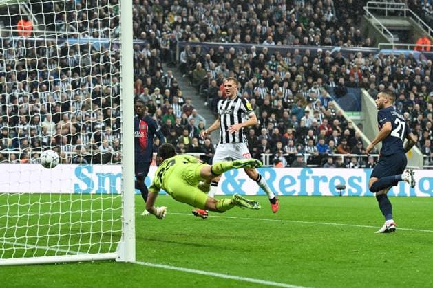 EDITORIAL USE ONLY No use with unauthorised audio, video, data, fixture lists, club league logos or live services. Online in-match use limited to 120 images, no video emulation. No use in betting, games or single club league player publications. Newcastle United v Paris Saint Germain, UEFA Champions League, Group F, Football, St James Park, Newcastle, UK - 04 Oct 2023 EDITORIAL USE ONLY No use with unauthorised audio, video, data, fixture lists, club league logos or live services. Online in-match use limited to 120 images, no video emulation. No use in betting, games or single club league player publications. Copyright: xRichardxLee Shutterstockx 14134540bh