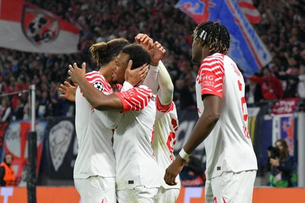 Lois Openda (RB Leipzig) Mitte, erzielt das 1:1, Yussuf Poulsen (RB Leipzig) li. und Mohamed Simakan (RB Leipzig) re. RB Leipzig vs. Manchester City, Fussball, Champions League, Vorrunde, 2. Spieltag, Saison 2023 2024, 04.10.2023 RB Leipzig vs. Manchester City, Fussball, Champions League, Vorrunde, 2. Spieltag, Saison 2023 2024, 04.10.2023 Leipzig Copyright: xEibner-Pressefoto BertxHarzerx EP_BHR
