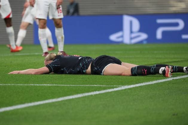 04.10.2023, xgox, Fussball UEFA Champions League, RB Leipzig - Manchester City emspor, v.l. Erling Haarland (Manchester City, 9) enttaeuscht, schaut enttaeuscht, niedergeschlagen, disappointed (DFL DFB REGULATIONS PROHIBIT ANY USE OF PHOTOGRAPHS as IMAGE SEQUENCES and or QUASI-VIDEO) Leipzig