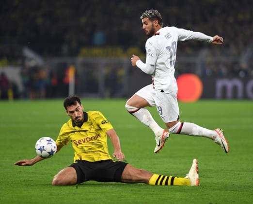04.10.2023, Dortmund, Germany, Signal-Iduna-Park, Borussia Dortmund vs AC Milan - UEFA Champions League 2023 2024 - Group F, Mats Hummels (Borussia Dortmund) und Theo Hernandez (AC Mailand) im Zweikampf (Foto Ralf Treese) Dortmund Signal-Iduna-Park North Rhine-Westphalia Germany
