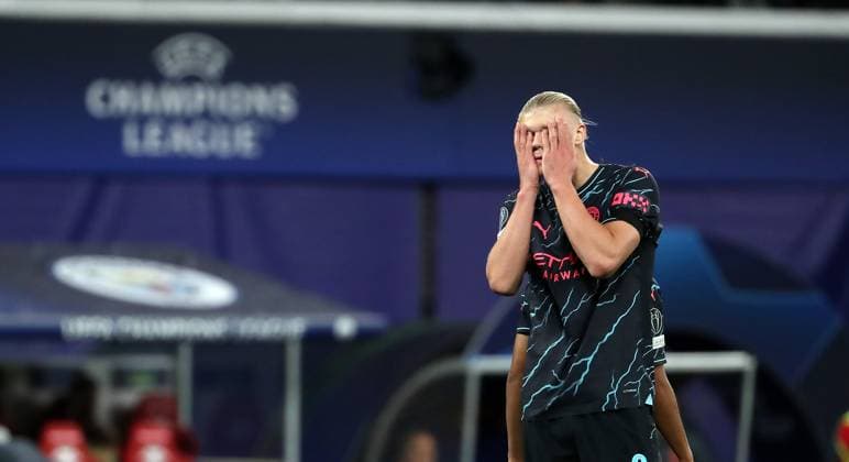 Erling Haaland enttäuscht nach vergebener Torchance Enttäuschung Fußball Fussball UEFA Champions League UCL Herren 2.Spieltag Saison 2023 2024 04.10.2023 Rasen Ballsport RB Leipzig RBL vs Manchester City DFL regulations prohibit any use of photographs as image sequences and or quasi-video.