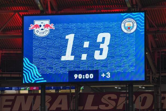 Sport Bilder des Tages Fussball, Herren, Saison 2023 2024, UEFA Champions League (Gruppe G, 2. Spieltag), RB Leipzig - Manchester City, v. l. Anzeigetafel mit dem Endstand 1:3, 04.10. 2023, Copyright: xSebastianxRäppold MatthiasxKochx