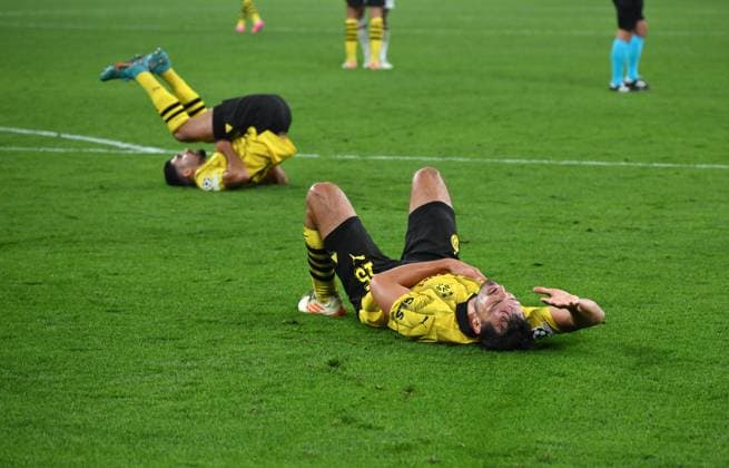 Sport Bilder des Tages Mats Hummels (Borussia Dortmund), vorne, und Emre Can (Borussia Dortmund) nach dem Abpfiff 04.10.2023, Fussball Champions League, Saison 2023 2024, Vorrunde, 2. Spieltag, Borussia Dortmund - AC Mailand Dortmund Signal Iduna Park Nordrhein Westfalen Deutschland