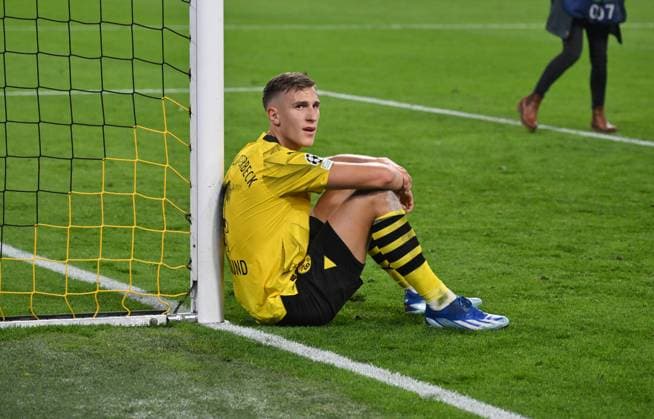 Nico Schlotterbeck (Borussia Dortmund) nach dem Abpfiff 04.10.2023, Fussball Champions League, Saison 2023 2024, Vorrunde, 2. Spieltag, Borussia Dortmund - AC Mailand Dortmund Signal Iduna Park Nordrhein Westfalen Deutschland