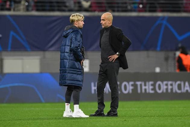 Fussball, Herren, Saison 2023 2024, UEFA Champions League (Gruppe G, 2. Spieltag), RB Leipzig - Manchester City, v. l. Kevin Kampl (RB Leipzig) und Trainer Josep Pep Guardiola (Manchester City), 04.10. 2023, Copyright: xSebastianxRäppold MatthiasxKochx