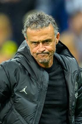 Newcastle United v Paris Saint-Germain Champions League 04 10 2023 PSG manager, Luis Enrique looks dejected after the full time whistle of the Champions League match between Newcastle United and Paris Saint-Germain at St. James Park, Newcastle, England on 4 October 2023. Editorial use only , Copyright: xMalcolmxMackenziex PSI-18154-0027