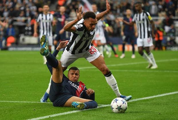 Jacob Murphy of Newcastle United and Kylian Mbappe of PSG during the UEFA Champions League match between Newcastle United and Paris Saint Germain at St. James s Park, Newcastle, England on 4 October 2023. Copyright: xAndyxRowlandx PMI-5817-0041