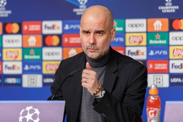 Josep Pep Guardiola Sala (Manchester City, Cheftrainer, head coach) bei der Pressekonferenz; Porträt, Einzelbild, 04.10.2023, Leipzig (Deutschland), Fußball, Männer, UEFA Champions League, RB Leipzig - Manchester City FC