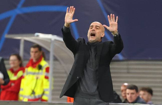 GER, UEFA Champions League, RB Leipzig vs Manchester City 04.10.2023, Leipzig, Red Bull Arena, GER, Saison 2023 2024, UEFA Champions League, Gruppe G, RasenBallsport Leipzig vs Manchester City im Bild Trainer Pep Guardiola (Manchester) gibt Anweisungen DFL regulations prohibit any use of photographs as image sequences and or quasi-video