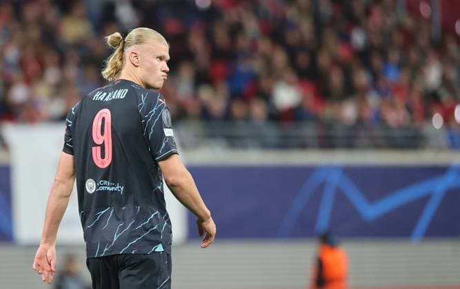 GER, UEFA Champions League, RB Leipzig vs Manchester City 04.10.2023, Leipzig, Red Bull Arena, GER, Saison 2023 2024, UEFA Champions League, Gruppe G, RasenBallsport Leipzig vs Manchester City im Bild Erling Haaland (Manchester) ratlos enttaeuscht DFL regulations prohibit any use of photographs as image sequences and or quasi-video