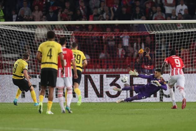 Fußball, CL, Roter Stern Belgrad - BSC Young Boys Bern CRVENA ZVEZDA vs YOUNG BOYS CEDRIC ITTEN vs OMRI GLAZER football player of Crvena zvezda, at the match of UEFA Champions League against Young Boys, at stadium Rajko Mitic. Belgrade, 04.10.2023. foto: MN Press FOOTBALL, UEFA CHAMPIONS LEAGUE, CRVENA ZVEZDA vs YOUNG BOYS Belgrade Stadium Rajko Mitic Serbia Copyright: xMarkoxMetlasx xMNxPressx
