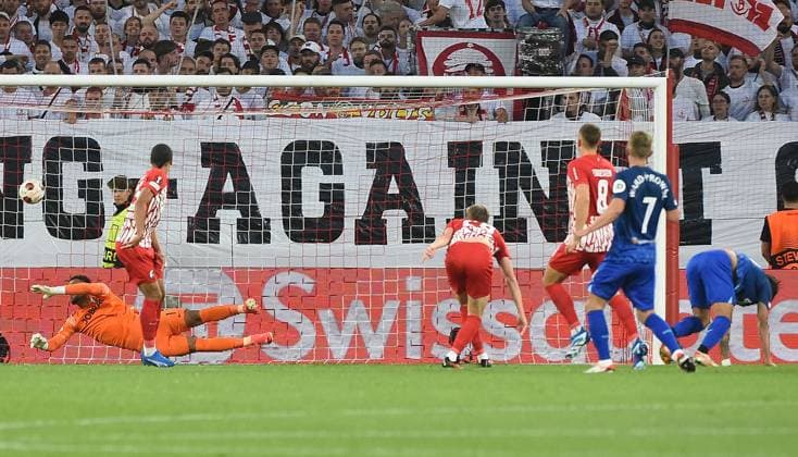 05.10.2023, xhbx, Fussball UEFA Europa League, SC Freiburg - West Ham United emspor, v.l. Goal scored, Tor zum 0:1 durch Lucas Paqueta (West Ham United) (DFL DFB REGULATIONS PROHIBIT ANY USE OF PHOTOGRAPHS as IMAGE SEQUENCES and or QUASI-VIDEO) Freiburg