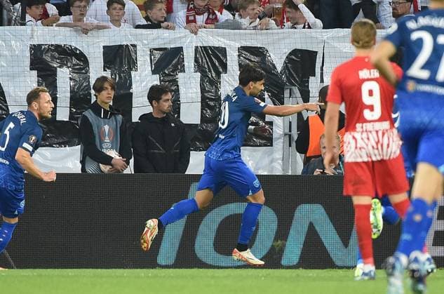 05.10.2023, xhbx, Fussball UEFA Europa League, SC Freiburg - West Ham United emspor, v.l. Torjubel, Goal celebration, celebrate the goal 0:1 durch Lucas Paqueta (West Ham United) (DFL DFB REGULATIONS PROHIBIT ANY USE OF PHOTOGRAPHS as IMAGE SEQUENCES and or QUASI-VIDEO) Freiburg