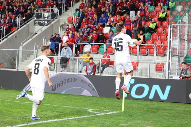 SOCCER - UEFA EL, Czestochowa vs Sturm SOSNOWIEC,POLAND,05.OCT.23 - SOCCER - UEFA Europa League, group stage, Rakow Czestochowa vs SK Sturm Graz. Image shows the rejoicjng of Alexander Prass and William Boeving (Sturm).  GEPAxpictures xChrisxBauer