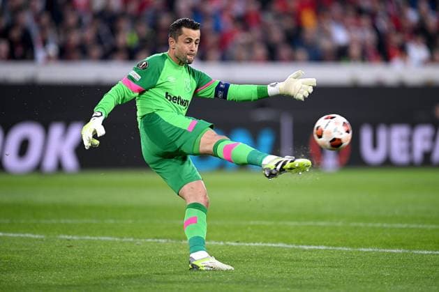 FUSSBALL EUROPA LEAGUE SAISON 2023 2024 Vorrunde Gruppe A 2. Spieltag SC Freiburg - West Ham United 05.10.2023 Torwart Lukasz Fabianski (West Ham United)
