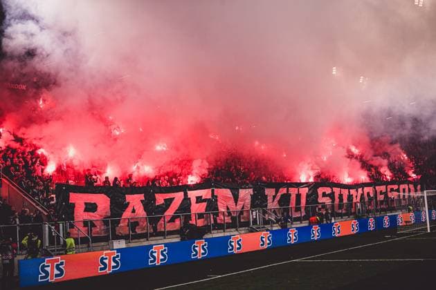 Sport Bilder des Tages SOSNOWIEC 05.10.2023 MECZ 2. KOLEJKA GRUPA D LIGA EUROPY SEZON 2023 24: RAKOW CZESTOCHOWA - STURM GRAZ --- UEFA EUROPA LEAGUE GROUP D MATCH: KIBICE RAKOWA OPRAWA FOT. JAKUB ZIEMIANIN 400mm.pl NEWSPIX.PL --- Newspix.pl  20231005_J_Z_1990