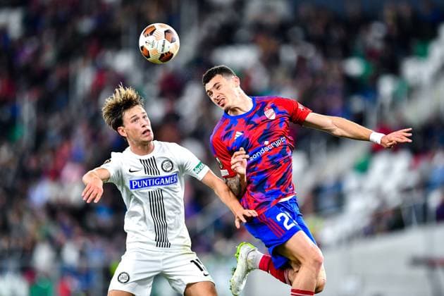 SOSNOWIEC, POLAND - OCTOBER 5: William Boving (15) of Sturm Graz and Bogdan Racovitan (25) of Rakow Czestochowa in action during UEFA Europa League Matchday 2 group stage match between Rakow Czestochowa and Sturm Graz at Zaglebiowski Park Sportowy on October 5, 2023 in Sosnowiec, Rakow Czestochowa v Sturm Graz Copyright: xMateuszxSobczakx