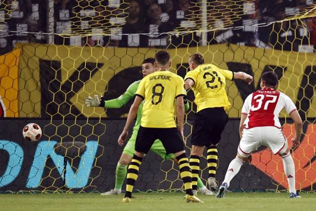 ATHENS - Domagoj Vida of AEK Athens heads in the 1-1 during the UEFA Europa League match between AEK Athens and Ajax Amsterdam at the OPAP Arena on October 5, 2023 in Athens, Greece. ANP MAURICE VAN STEEN UEFA Europa League 2023 2024 xVIxANPxSportx xxANPxIVx 480322693 originalFilename: 480322693.jpg