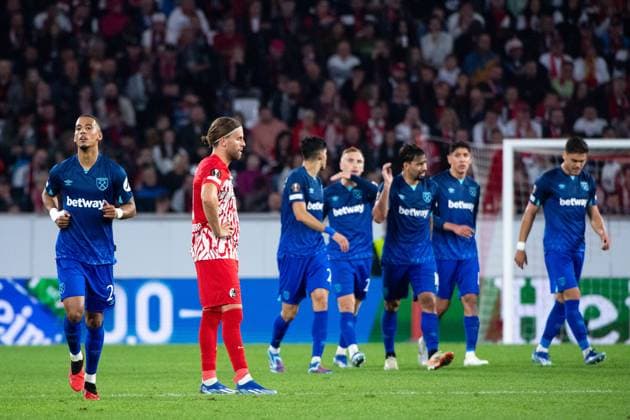 Lucas Hoeler (SC Freiburg, 09) aergert sich ueber das Tor zum 1:2, Thilo Kehrer (West Ham United, 24) freut sich, GER, SC Freiburg (SCF) vs West Ham United (WHU), Fussball UEFA Europa League, Gruppe A, 2. Spieltag, Saison 2023 2024, 05.10.2023 GER, SC Freiburg (SCF) vs West Ham United (WHU), Fussball UEFA Europa League, Gruppe A, 2. Spieltag, Saison 2023 2024, 05.10.2023 Freiburg Copyright: xEibner-Pressefoto Memmlerx EP_MMR