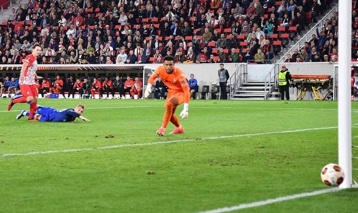 05.10.2023, xhbx, Fussball UEFA Europa League, SC Freiburg - West Ham United emspor, v.l. Nicolas Höfler (SC Freiburg), Jarrod Bowen (West Ham United), Noah Atubolu (SC Freiburg) (DFL DFB REGULATIONS PROHIBIT ANY USE OF PHOTOGRAPHS as IMAGE SEQUENCES and or QUASI-VIDEO) Freiburg