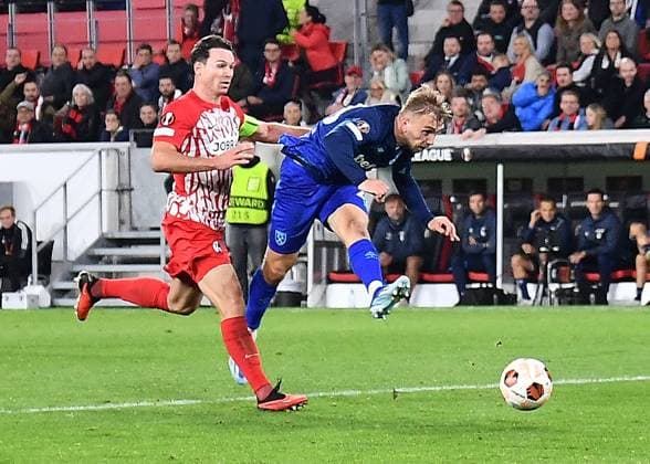 05.10.2023, xhbx, Fussball UEFA Europa League, SC Freiburg - West Ham United emspor, v.l. Nicolas Höfler (SC Freiburg), Jarrod Bowen (West Ham United) (DFL DFB REGULATIONS PROHIBIT ANY USE OF PHOTOGRAPHS as IMAGE SEQUENCES and or QUASI-VIDEO) Freiburg