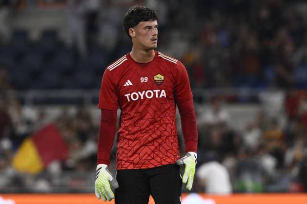 Mile Svilar of A.S. Roma during the UEFA Europa League Matchday 2, Group G, between A.S. Roma - Servette F.C. on October 5, 2023 at the Olympic Stadium in Rome, Italy.  Copyright: xDomenicoxCippitelli IPAxSportx x xx IPA_40796938 IPA_IPA40796938