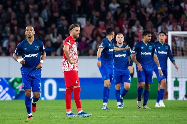 Lucas Hoeler (SC Freiburg, 09) aergert sich ueber das Tor zum 1:2, Thilo Kehrer (West Ham United, 24) freut sich, GER, SC Freiburg (SCF) vs West Ham United (WHU), Fussball UEFA Europa League, Gruppe A, 2. Spieltag, Saison 2023 2024, 05.10.2023 GER, SC Freiburg (SCF) vs West Ham United (WHU), Fussball UEFA Europa League, Gruppe A, 2. Spieltag, Saison 2023 2024, 05.10.2023 Freiburg Copyright: xEibner-Pressefoto Memmlerx EP_MMR