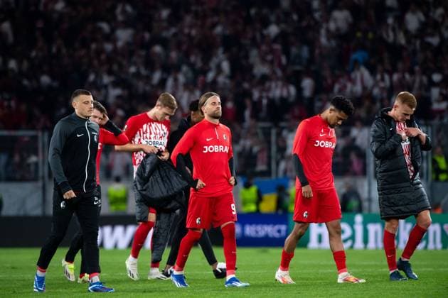 Lucas Hoeler (SC Freiburg, 09) und Team ist enttauescht ueber die Niederlage, GER, SC Freiburg (SCF) vs West Ham United (WHU), Fussball UEFA Europa League, Gruppe A, 2. Spieltag, Saison 2023 2024, 05.10.2023 GER, SC Freiburg (SCF) vs West Ham United (WHU), Fussball UEFA Europa League, Gruppe A, 2. Spieltag, Saison 2023 2024, 05.10.2023 Freiburg Copyright: xEibner-Pressefoto Memmlerx EP_MMR