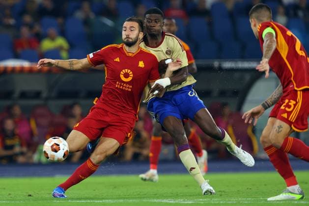 Football: UEFA Europa League 2023-2024 - group G - SS Lazio vs AS Roma vs Servette FC at Olympic Stadium in Rome on 05th october 2023 Rome, Italy 05.10.2023: Bryan Cristante of Roma, Theo Magnin of Servette in action during the UEFA Europa League 2023-2024, group G, football match between AS Roma vs Servette FC at Olympic Stadium in Rome. Rome Olympic italy Copyright: xmarcoxiacobucci
