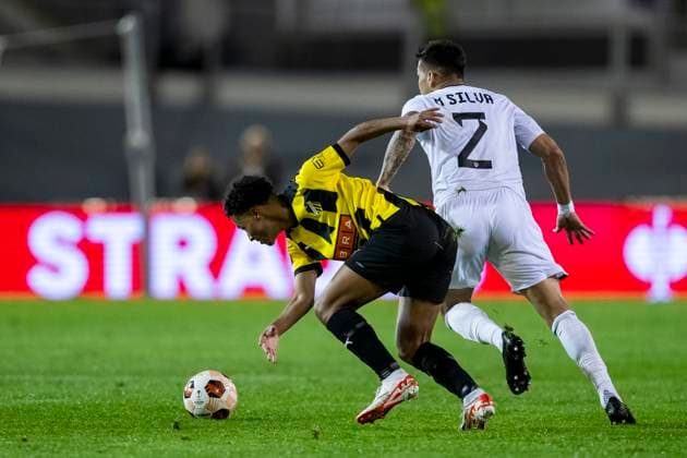 231005 Momodou Lamin Sonko of Häcken och Matheus Silva of Qarabag during the UEFA Europa League football match between Häcken and Qarabag on October 5, 2023 in Gothenburg. Photo: Mathias Bergeld BILDBYRAN kod MB MB0740 fotboll football soccer fotball uefa europa league häcken qarabag bbeng Copyright: MATHIASxBERGELD BB231005MB022